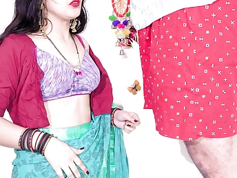 Desi Aunty Ki Wrings Man meat and Gets a Torrid Booty-Tearing up in Close-Up Desi Bhabhi Act