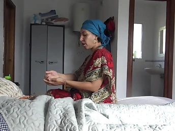 Witness how Souzan Halabi gets her Turkish fuckbox boinked rigid by a enormous jizz-shotgun in a cuckold-wifey flick
