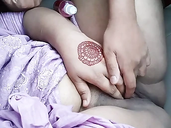 Desi hottie Roshni-Atif ravages taxi driver's firm fuckpole in red-hot Indian passenger act