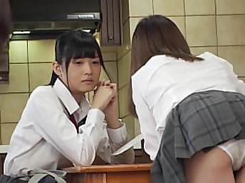 My homie 18yo sista seduced me with displaying her goods with a puny sneer