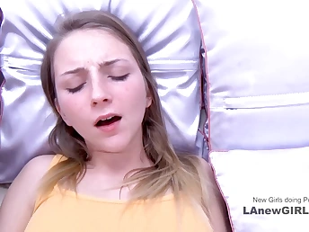 Sweet Teen Crams her Mouth with Big Cock Teens do Pornography