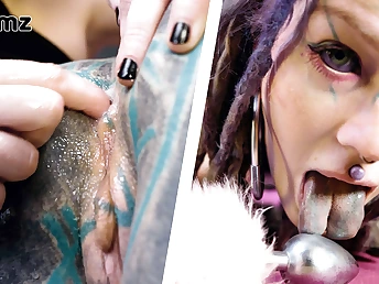Mistress Miss Flora controls tattooed Anuskatzz