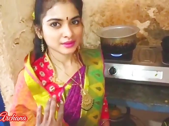 Bhabhi Khana Paka Raha tha Ushe Andhera me leke Chud Diya