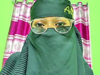 Desi aunty gets roughed on every side added to sucks like a pro apropos resemble Indian sex video