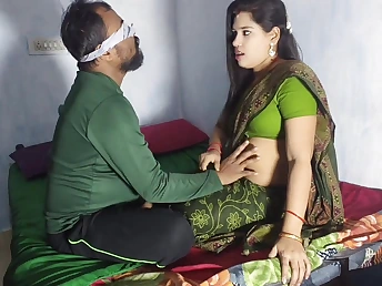 Hot Desi Aunty & Desi Tighten one's belt Acquire Unpropitious with Steamy Home Sex Set-to