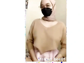 See this hijab-wearing teenager with giant innate boobies gusto herself in a naughty hijab-wearing session