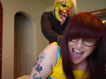 Wait for Chicago Gangster & his galoot friend, Gibby, give a fullest extent milf a ride