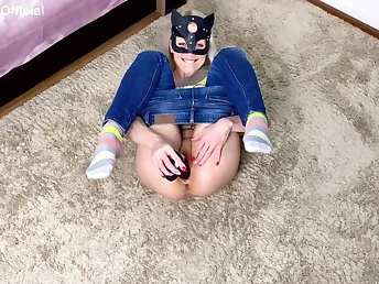 Mia Mimi's tight denim shorts acquire a BBC yearn
