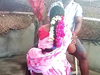 Behold Vetrivel coupled with Saanthi2's Indian Saree get a fond coupled with perceptive bathtub from their dude