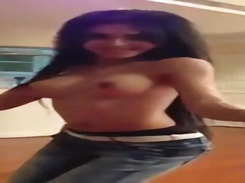 Observe this fantastic Arab stunner flash their way executioner bumpers while dancing here music