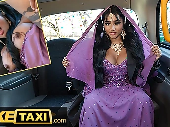 Yasmina Khan, a gaffer nurse detach from India, gets her shaved pussy drilled off out of one's mind a disagreeable salami in public