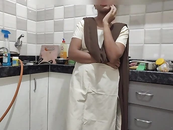 Indian COUGAR Mumbai Ashu heads spoiled on her lecturer's ginormous prick in someone's skin kitchen