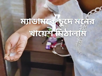 Shopna25 gets down and soaking in a tourist house with a super-hot COUGAR