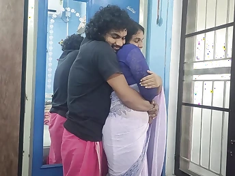 Hot Malayali swain in saree loves to suck and ride till she gets a hot load beyond her face